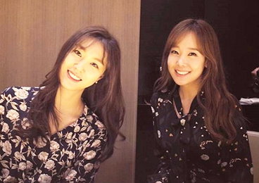 소유진x서지혜, 쌍둥이 같은 절친샷, '미소도 판박이"