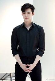 이종석, 블랙패션의 정석…'만찢남'의 아우라