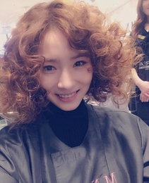 신세경, 파마머리 파격 변신…"청순은 잊어라"
