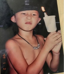 지드래곤, 꼬꼬마 시절 공개…촛불 들고 인상 '팍'