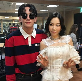 키X태연, 깨가 쏟아지는 SM 식구들…“photo by 종현”