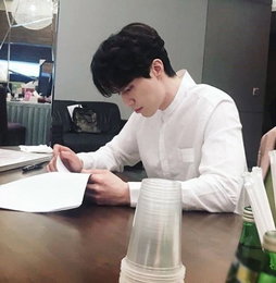 이동욱, 저승이의 열공…"이 비주얼, 찬성"