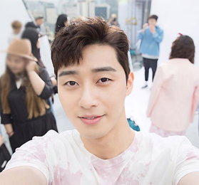 박서준, 잘생쁨 교과서…"설렘가득, 눈맞춤"