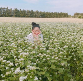 설현, 제주여행 중에도 미모 발산..."뭐가 꽃이야?"