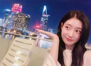 정채연, 베트남서도 빛나는 미모…"야경보다 예뻐"