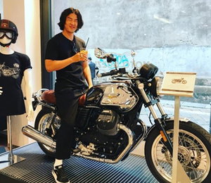 윤계상, 단발헤어+오토바이 인증샷…"언니의 길"