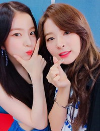 아이린X슬기, 러블리 케미…"애교에 빠질 걸"