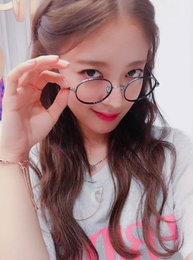 이세영, 안경으로 가려지지 않는 미모…"세상 예뻐"