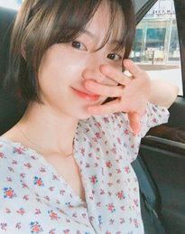 박수진, 단발 여신의 애교…"엄마는 깜찍해"