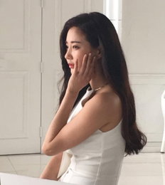 김사랑, 작은 얼굴+오똑한 코 '감탄'…"옆모습 찰칵"