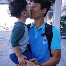 이동국, 사랑의 입맞춤…"아빠는, 할 수 있어"