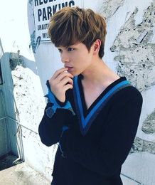 육성재, 하와이의 가을 남자…완벽 비주얼