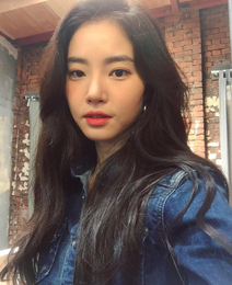 황승언, 복고 패션도 거뜬히 소화…"이 미모, 실화냐"