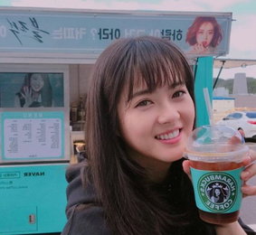 고아라, 정우성 커피차 선물에 '꽃미소'…"이런 사장님 찾아요"
