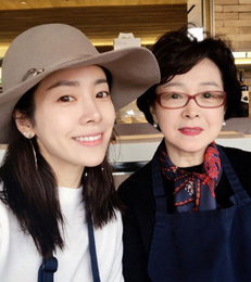 한지민, 어머니와 미모 붕어빵…"엄마와 데이트♥"