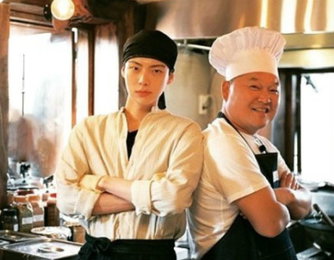 안재현, 두건과 조리복 완벽 소화한 모습 눈길… "어서오세요~"