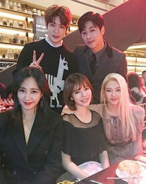 유리·써니·효연·재현·유노윤호, SM 돈독우정…"만찢비주얼"