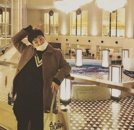 딘딘, 마스크로 가릴 수 없는 귀여움 "올 때마다 비가 와요"