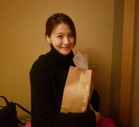 유인영, 누구한테 받은 선물?…"청순한 섹시美"
