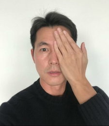 정우성, 한쪽 눈 가린 셀카 "시리아 아이들을 위해"