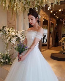 신세경, 우아함 가득한 웨딩드레스 자태…"눈부신 미모"