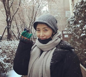 송윤아, 눈오는 날 순백의 여신美…"눈길 조심하세요"