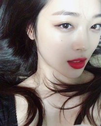 설리, 초근접도 굴욕 없는 미모…“도자기 피부”