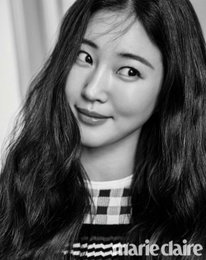 김사랑, 시선을 사로잡는 아름다운 미소
