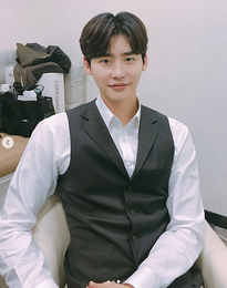 이종석,'사의 찬미' 촬영 현장 공개…"슈트핏의 정석”
