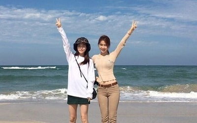 유인나x아이유, 절친 여행 떠나…"미녀 자매"