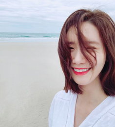 윤아, 머리카락으로 가려지지 않는 예쁨