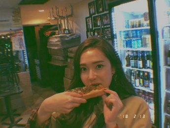 제시카, 피자 먹방 중 찰칵..."러블리한 일상"