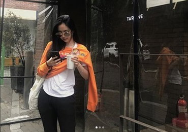손나은, 한쪽 팔만 입은 옷.…'나만의 패션'