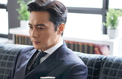 '슈츠'의 장동건, 잘생긴 눈웃음…스틸컷 공개