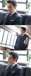 '슈츠'의 장동건, 잘생긴 눈웃음…스틸컷 공개