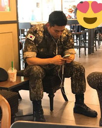 '군인' 옥택연 근황 '베레모 벗고 까까머리도 잘생김 가득'