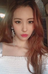 선미, 가벼운 여름 패션…"쇄골도 미인”