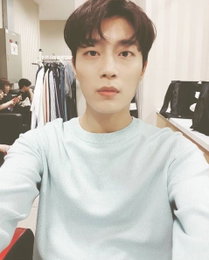 윤두준, 생일 축하해준 팬들에게 셀카로 화답 "감사"