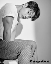 샤이니 민호, 그윽한 눈빛의 화보 대공개...'독보적 비주얼' 자랑