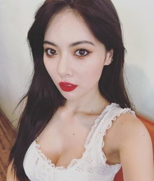 현아, 독보적 섹시미…"입술, 빨개요"