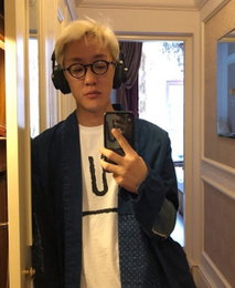 자이언티, 안경 끼니 못 알아보겠네…"셀카봉 어디서 팔아요?"
