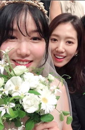 박신혜 '신부 만큼 예쁜 하객' ,로코베리 결혼식...