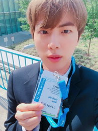 방탄소년단 진·정국, 연설 당시 출입증 공개 '눈길'