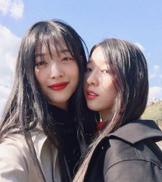 설리, 절친 김선아와 거제도 여행…"맑은 소녀들"