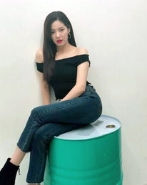 이유비 '트럼통에 앉아 섹시미 발산'