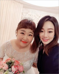 최여진 '품절녀 홍윤화, 결혼 축하해'