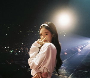 제니, 미추리 귀요미→무대위 여신…"앙증 브이"
