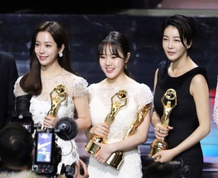 진서연, 한지민 김향기 수상 축하 이은 '셀프칭찬'