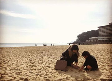 이보영과 딸의 행복한 모습 바라보는 지성 '훈훈한 가족'
