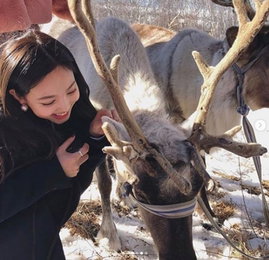 트와이스 나연, 설원 위 공주님.. 순록과 찰칵